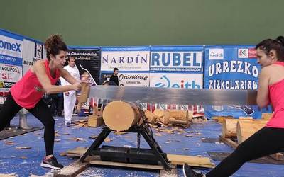 Emakumezkoen trontza txapelketako lehen saioan garaile izan dira Itsaso Onsalo aresoarra eta Astiazaran