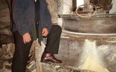 Antzuolako azken errotaria hil da
