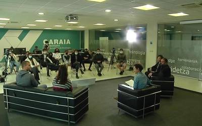 Gazteak ZTIM arloetan gaitzearen garrantziaz solasean