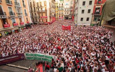 Navarra Sumak ez du nahi eraso sexisten inguruko albisterik sanferminetan