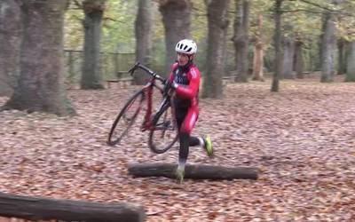 Ziklo-krosarekin gozatzea helburu, lokatzetan murgilduta dabil Arrikrutz Aloña Mendi