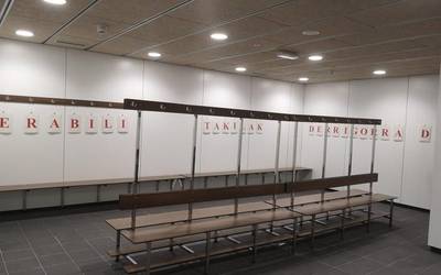 Aldageletako takilak erabiltzeko eskaera egin dute Zubikoako langileek