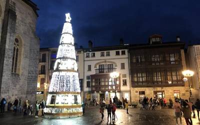Abenduaren 2an piztuko dituzte Gabonetako argiak Arrasaten