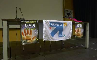“Izadi. Espetxean jaiotako atzera kontaketa” dokumentalaren proiekzioa