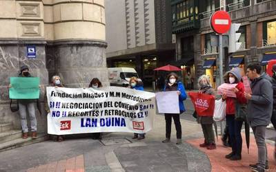 Aldundiaren pareraino eraman dute lan hitzarmen duinaren aldeko aldarria Madres Mercedarias egoitzako langileek