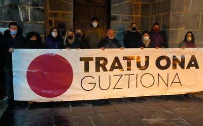 Elkarretaratze isila egin da Aian, indarkeria matxistaren aurka
