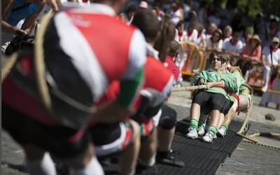 Euskal Herriko launakako sokatira txapelketa mistoa larunbatean jokatuko dute Berriozarren