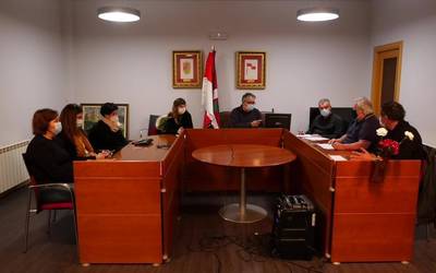 Olaberriko Udalbatzak frankismoa gaitzetsi eta Francori ohorezko alkatetza kendu dio aho batez