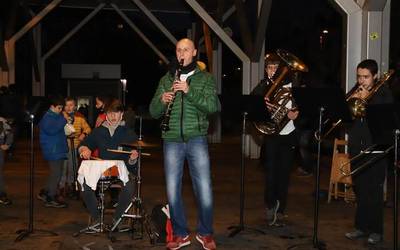 Santa Zeziliaren omenez, herriko kaleak musikatu ditu Arrasate Musikaleko Banda Gazteak