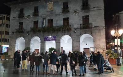 Euskal presoen eskubideen defentsa plazara eraman dute beste ostiral batez