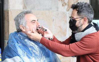 Movemberrekin bat egin duten bergararrek bibotea moztu dute