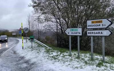 Elurra egin du Asentzio inguruan ere, nahiz eta Elgeta ez duen zuritu