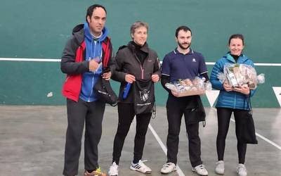 Edurne eta Danel Sagasta anai-arrebak nagusi frontenis txapelketan