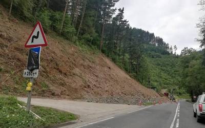 Bihar goizean ere itxita izango da Azkoitia eta Urretxu arteko errepidea