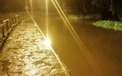 Gobela ibaiaren gainezka egiteko arriskuaz ohartarazi dute auzokideek