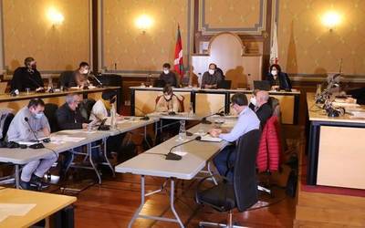 Larramendiko planta, lehen aldiz hizketagai osoko bilkuran