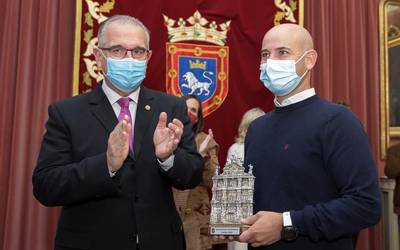 Iruñeko Udalak Ioseba Fernandez eta Ruth Arza omendu zituen