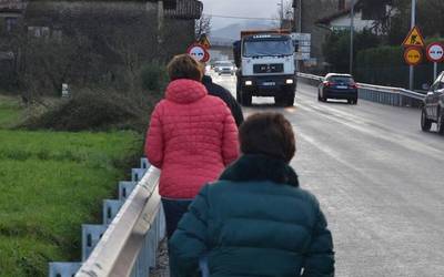 Arriandiko espaloia eta oinezkoentzako pasarela eraikitzeko 360.000 euro erabiliko dituzte Iurretan