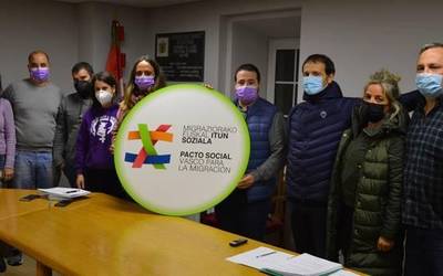 Lokal publikoen erabilerak eta uraren horniketak eztabaida garratza eragin zuten Okondoko udalbatzan