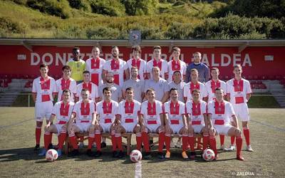 Maila autonomiko berrian ongi ari da Doneztebe Futbol Taldea