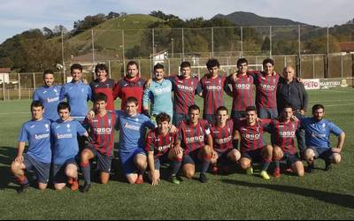 Gure Txokoako futbol talde nagusiak denboraldiko lehen garaipena lortu du