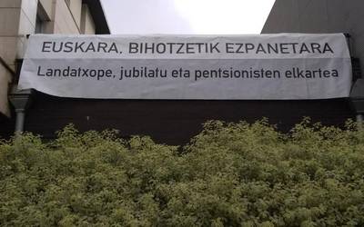 Landatxopek ere bat egin du Euskararen eguneko aldarrikapenekin