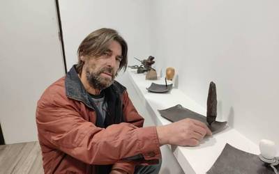 “Naturan lerrozuzenik ez da existitzen eta ideia horretatik abiatuta sortzea gustatzen zait”