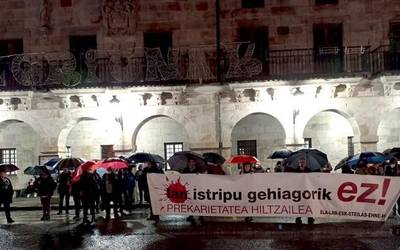 Azken lan istripua salatzeko agerraldia egin dute Bergaran