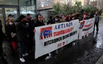 Laudioko merkatura eraman dute Artiacheko langileek hitzarmen duin baten aldeko borroka
