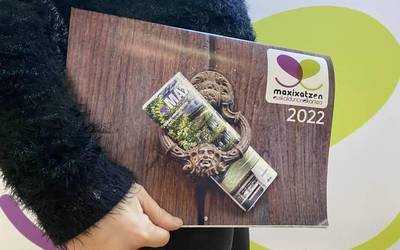 Datozen egunetan jasoko dute bazkideek Maxixatzen elkartearen 2022. urteko egutegia
