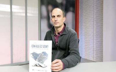 Eneko Bidegain: "Hedabideen funtzioa ez da informatzea bakarrik"