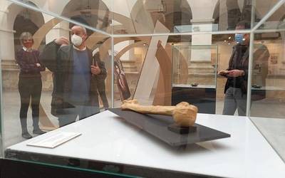 'Lezetxiki. Neandertalen lurraldea' erakusketa ireki dute Kulturateko klaustroan