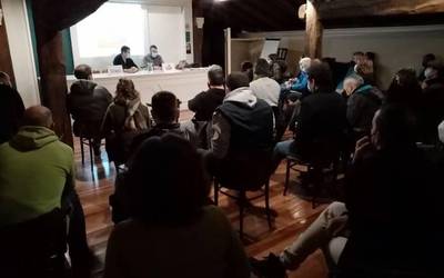 Erdizko proiektuari buruz mintzatu dira Elizondon Pablo Lorenterekin