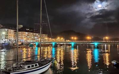 Piztu dituzte Gabonetako argiak
