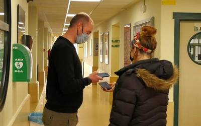 Zer eragin izaten ari da COVID ziurtagiria espazio itxietan?