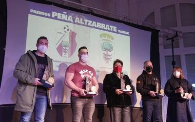 Jon Patiñok, Benjamin Santosek, Txani Rodriguezek, Josu Hernandezek eta Solastiar elkarteak jaso dituzte Altzarrate Sariak