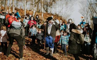 San Roke auzoan igaro zuen larunbata Olentzerok, dozenaka bizilagunekin