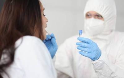 900dik gora positibo astelehenean, pandemia osoko daturik altuena