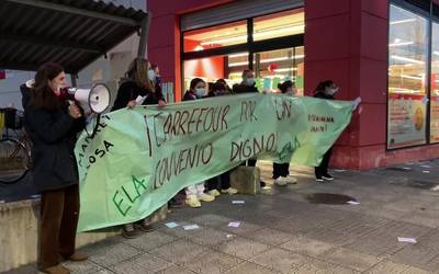 Tolosako Carrefourreko langileak borrokan