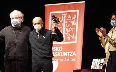 Xabier Amurizak Manuel Lekuona saria jaso du