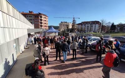 Osakidetzaren "gainkarga eta utzikeria" salatzeko mobilizazioak egin dituzte Aiaraldeko osasun zentroetan