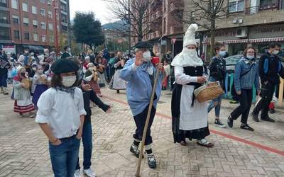 [ARGAZKI GALERIA] Olentzerok eta Mari Domingik Durangaldea bisitatu dute