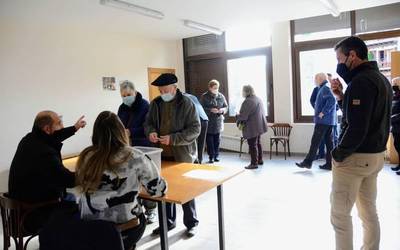 Elbeteko herritarrek ere harrobiaren kontra bozkatu dute