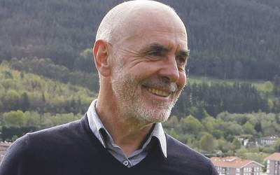 “Aiaraldeko udal guztien artean konpondu behar dugu Laudioko Udal hiltegiaren afera”