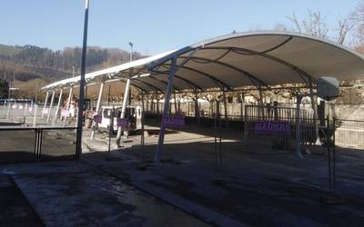 Herritarren erabilerarako estalitako gune berria, San Martin eskolako patioan