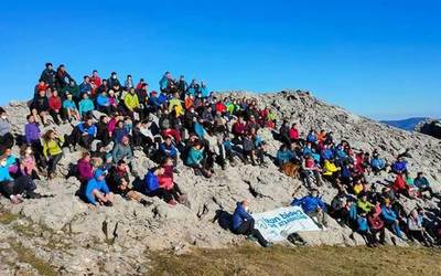 Kurtzebarri tontorrean zabaldu dituzte presoen aldeko aldarrikapenak