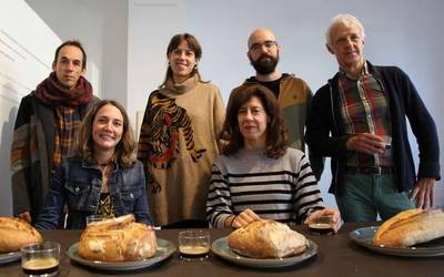 Historian atzera, ogiaren arrastoari jarrai