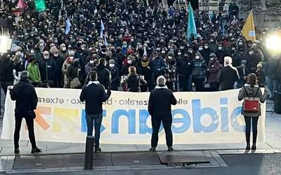 Milaka arabarrek salbuespeneko espetxe politikaren amaiera exijitu dute