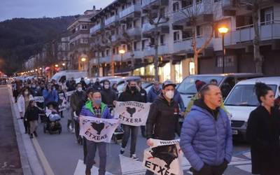 Presoen eskubideen aldeko aldarria ozen entzun da herriko kaleetan