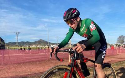 Amaiera borobila eman diote eskualdeko txirrindulariek ziklokros denboraldiari